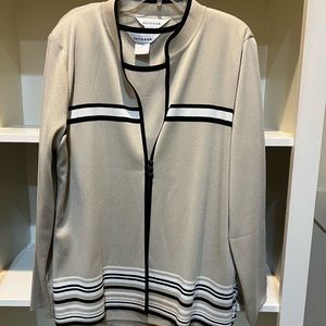 Misook XL. Taupe/ blk and white trim. 3 button perfect condition
